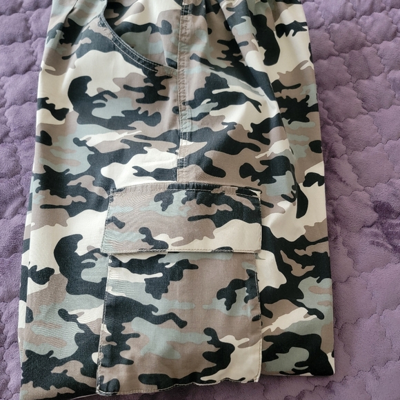 Pre-loved forever 21 camo pants sz XL - Picture 7 of 11